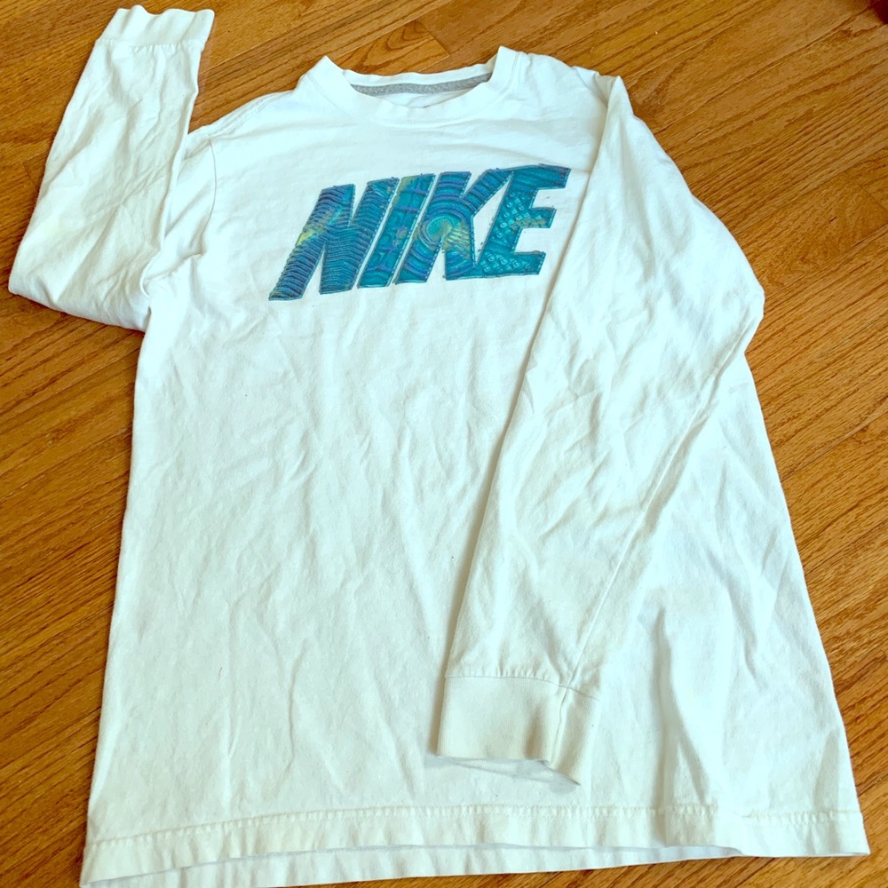 YL Nike long sleeve tee